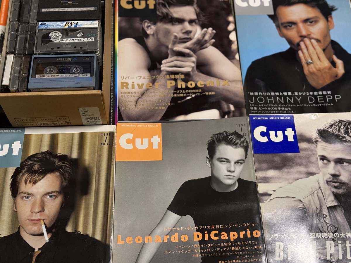 RT @leo_akio: 断捨離中。 90年代後半の大量の雑誌『Cut』と、当時聴い