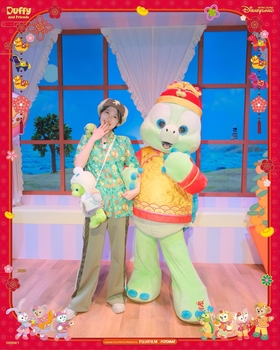 2日目はオルメルがグリにいる日だったのでオーランドで買ったアウラニのオルメルアロハ＆シーで売ってるフライトキャップ
緑のカーディガンも最初着てたけどこの日から暑くて……途中から脱いだ

今回の旅行は基本半袖の上に羽織物のスタイルで簡単に調節しやすいようにしてた！