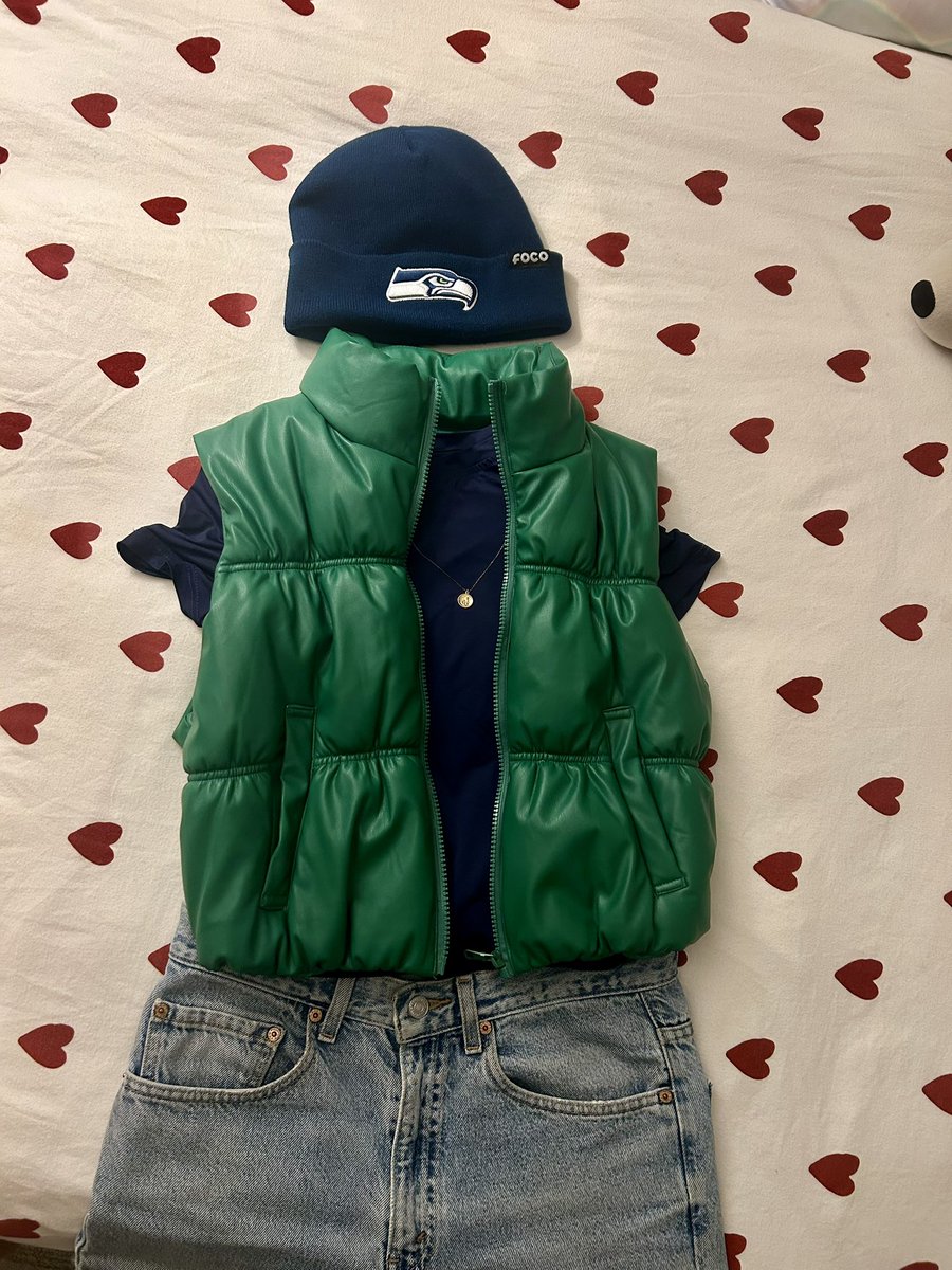 look at that horse x 3 tweet media