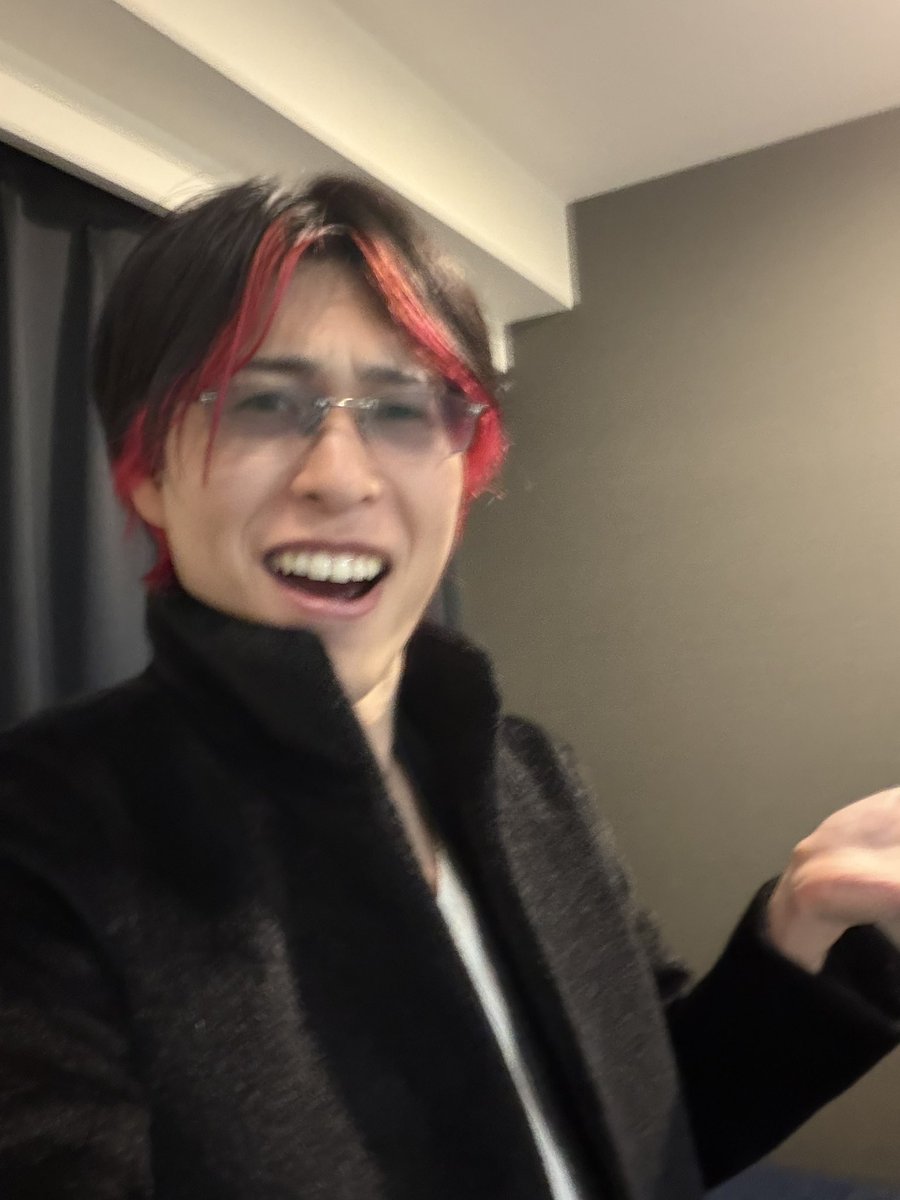 まぁ、にしけんくんはそうだね。 まず顔面0円な所がだめかなー？ 人気