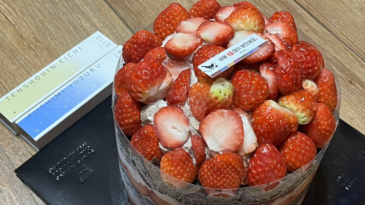 vxnda_'s tweet photo. #에이유즈_교류회
주최님이 맛있고 에이유즈가 친절해요
다들 열심히 마감 치셔서 회지 준비해 오신 게 감동이에요 😭💕 넘 즐거웠고 2회차도 기대할게요(ㅋㅋ)
우리 에이유즈 대메이저다 💛💙 https://t.co/BcWwFnsJRK