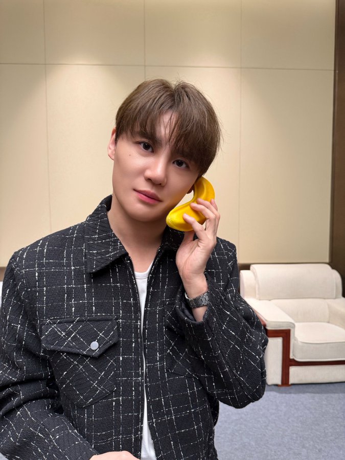 lmao his ass does not get why he's doing this shit