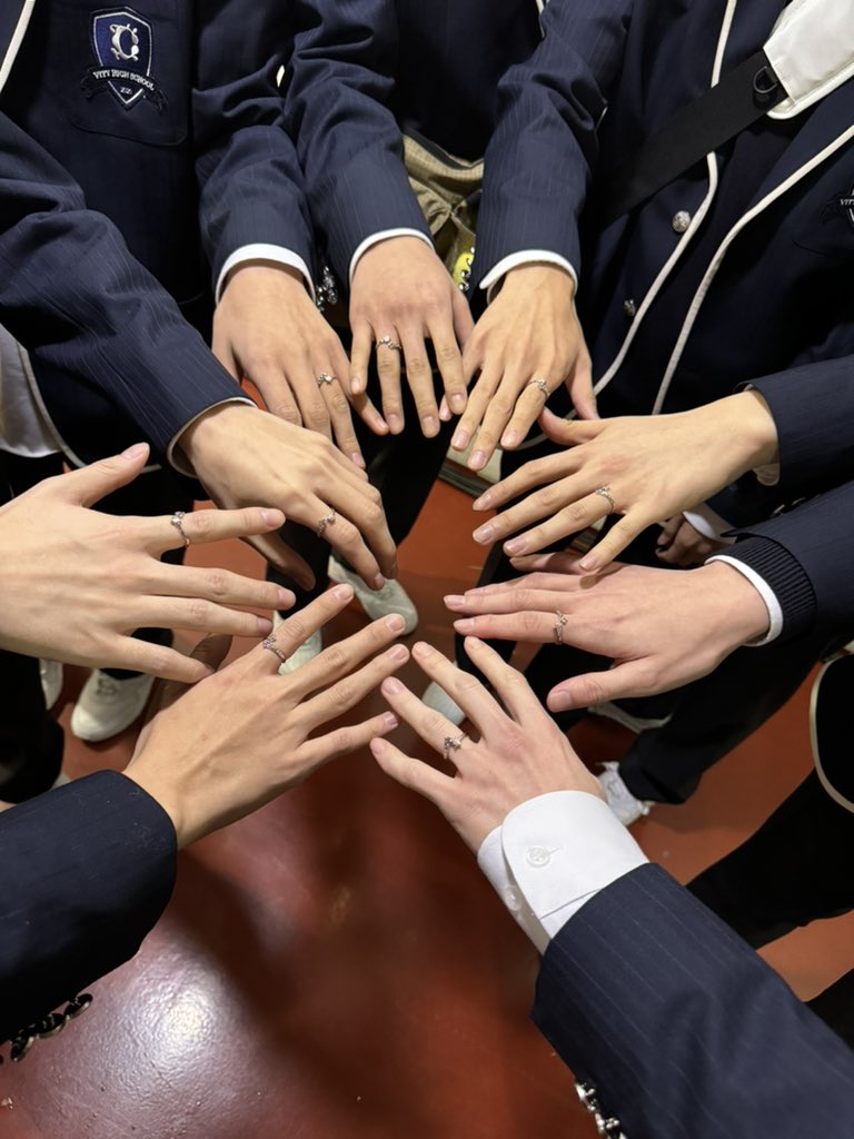 CRAVITYstarship's tweet image. [📸] 260208
2026 CRAVITY FAN-CON &amp;lt;VITY FESTA&amp;gt; DAY 2
⠀
잠시 후 2026 CRAVITY FAN-CON &amp;lt;VITY FESTA&amp;gt; DAY 2 축제가 시작됩니다!🎇
러비티와 함께하는 우리만의 FESTA, 잠시 후 만나요!💛
⠀
#CRAVITY #크래비티 
#VITYFESTA