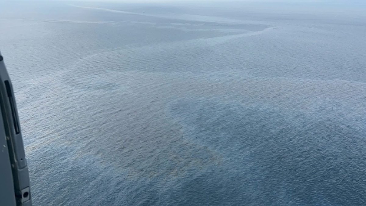 tintinmaikinpuk's tweet image. ฝากกระจายข่าวนี้หน่อย ตอนนี้เรือขนน้ำมัน 100 คัน ล่มที่ภูเก็ต อาจจะส่งกระทบอย่างรุนแงต่อทะเลรอบๆนี้ ตอนนี้เจ้าหน้ากำลังเรงแก้ปัญหาอยู่แต่ไม่รู้ใช้เวลานานแค่ไหน แต่ที่แน่ๆกระทบต่อสัตว์น้ำที่อยู่บริเวณนั้นแน่นอน #ภูเก็ต