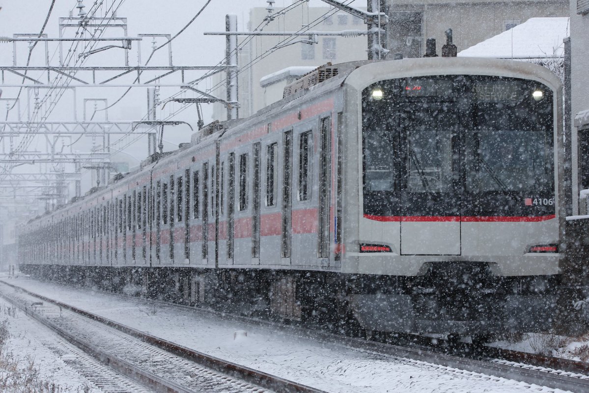 so_aviation's tweet image. 久々の雪景色の相鉄 (東急車)

・3107F (31K)
・5181F (25K)
・4104F 「人へ、街へ、未来へ。」彩りを描く特別な電車 (55K)
・4106F (63K)

2026年2月8日(日)
相鉄線 二俣川駅〜鶴ヶ峰駅間にて