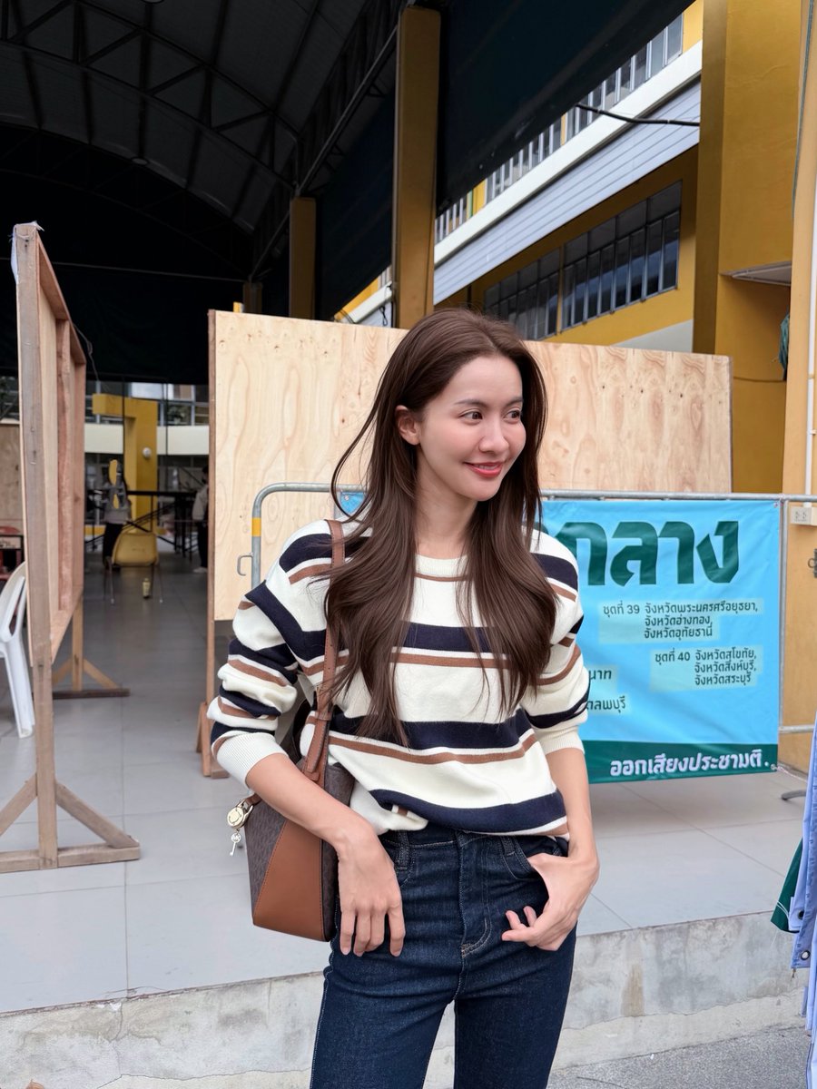 มาทำหน้าที่ประชาชนท่านหนึ่งกันเถอะ 🙆🏻‍♀️  ออกมาใช้สิทธิ์ใช้เสียงของตัวเองกันเยอะๆนะคะ อย่าให้เสียอย่าให้พลาด ไปค้าบบบ
#เลือกตั้ง69
#เลือกตั้งประชามติ69