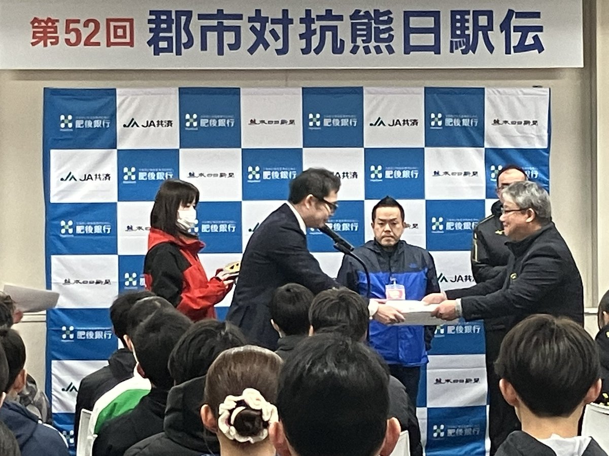kuma_ekiden's tweet photo. 最優秀選手賞、優秀選手賞、躍進賞の表彰です。 https://t.co/S7ePV60Jw0