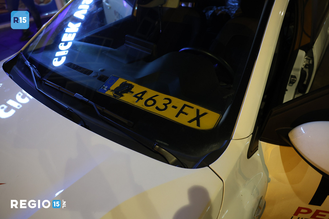 Politie aandacht voor deels afgeplakt kenteken