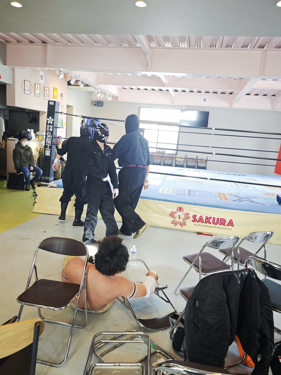 NANBUTAMAKI's tweet photo. 弘前2連戦　2日目最終日
ありがとうございました！

初メインで30分近く戦ったけど
その後黒い人達が表れて気づいたら延長戦

そこで自力初勝利‼️

デビュー以降負け続けてた俺はもう終わり

これからは自分らしさを出して輝きます

#pw_jto https://t.co/dDHX9BSTTi