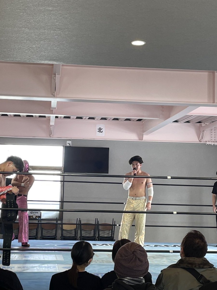 NANBUTAMAKI's tweet photo. 弘前2連戦　2日目最終日
ありがとうございました！

初メインで30分近く戦ったけど
その後黒い人達が表れて気づいたら延長戦

そこで自力初勝利‼️

デビュー以降負け続けてた俺はもう終わり

これからは自分らしさを出して輝きます

#pw_jto https://t.co/dDHX9BSTTi