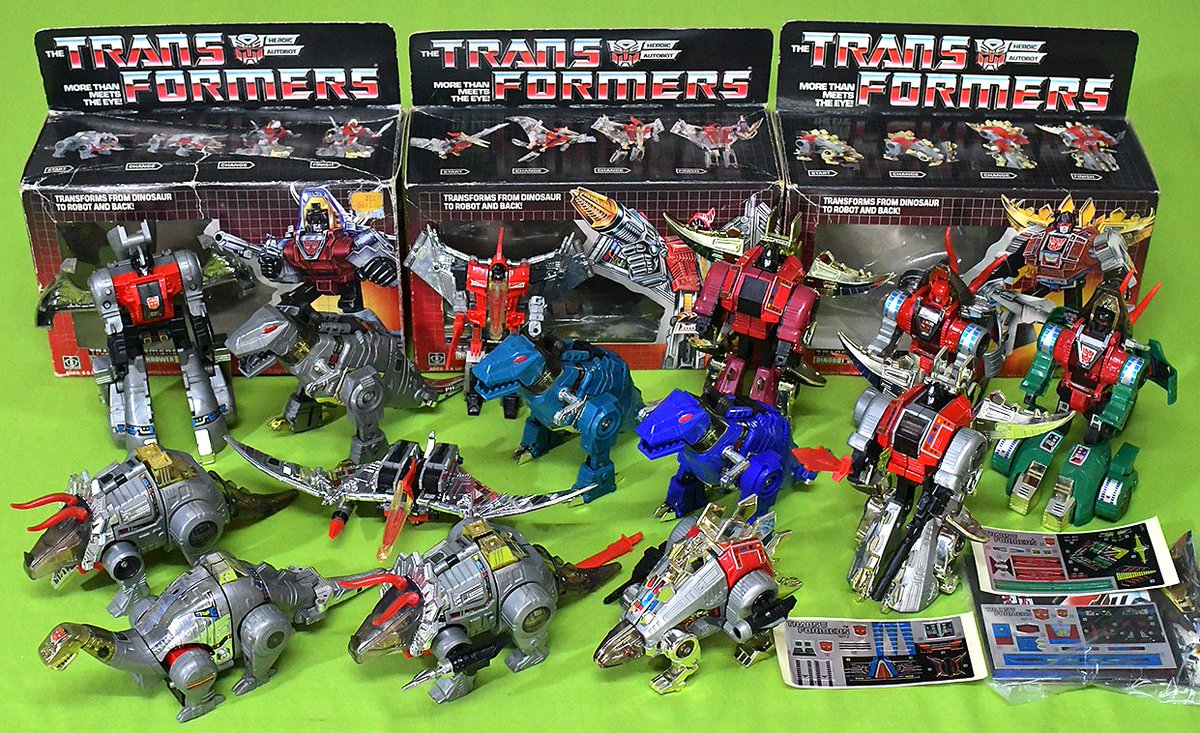 我が家にあるダイノボット。
ML版グリムロックを一緒に並べるのが待ち遠しい。

#ダイノボット最高 #トランスフォーマー #Transformers