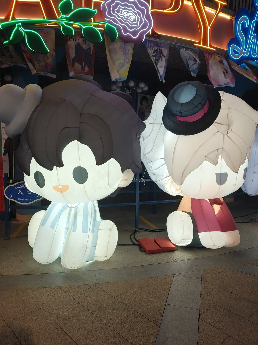 上海欢乐谷～带着光时酱来啦～
#光时 #guangshi #ヒカトキ #时光代理人