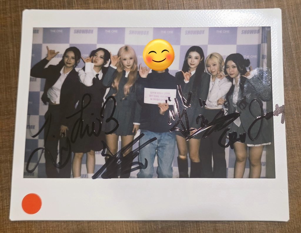 団体チェキサインはICHILLIN'ポーズ✨ #ICHILLIN #아이칠린 #RELIVEHALL