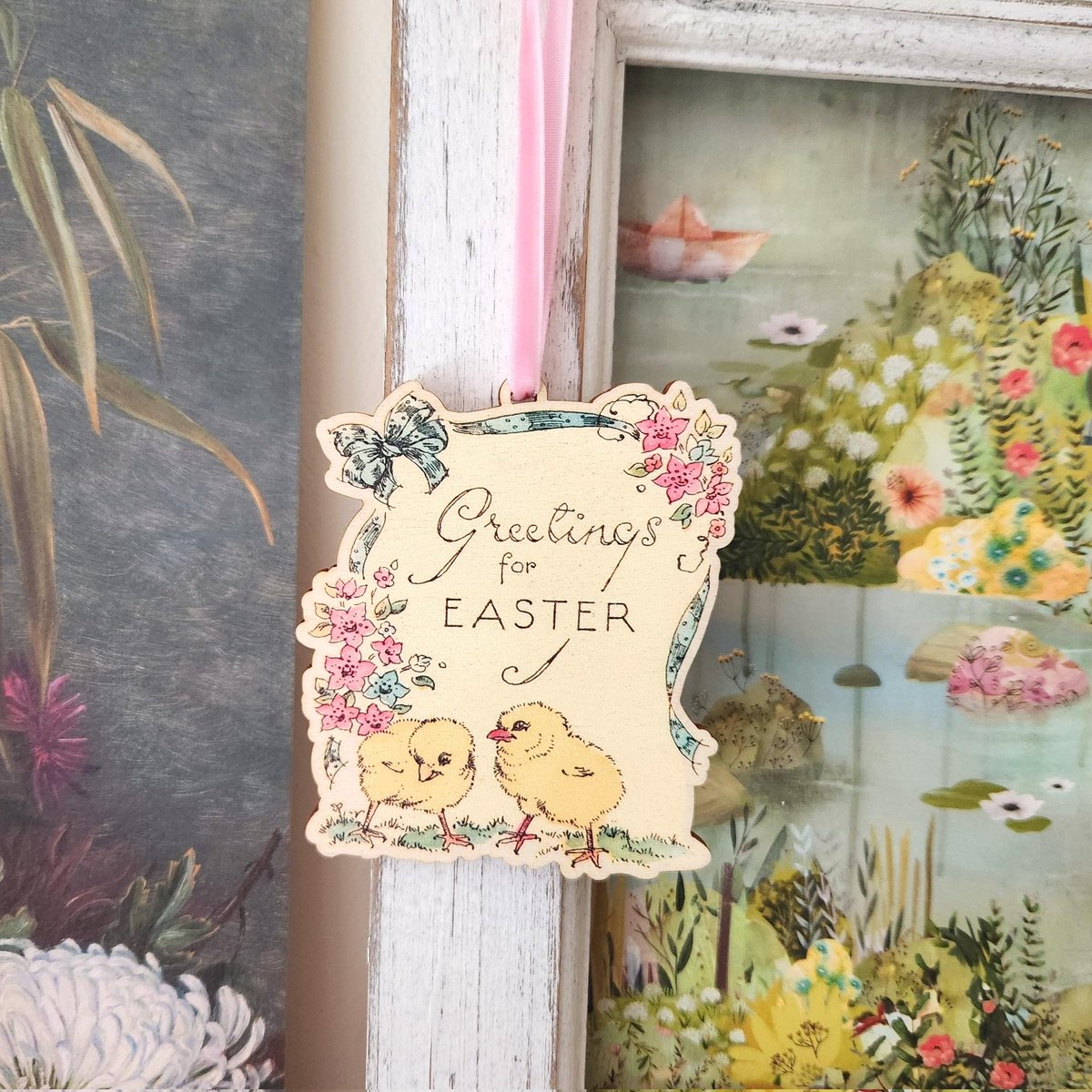 Morning #earlybiz I now have 1 Easter chick wooden hanging decoration left if anyone fancies it. Ready to hang with velvet ribbon so ideal for an Easter tree or a little gift for someone 
sarahbenning.etsy.com/listing/444912…