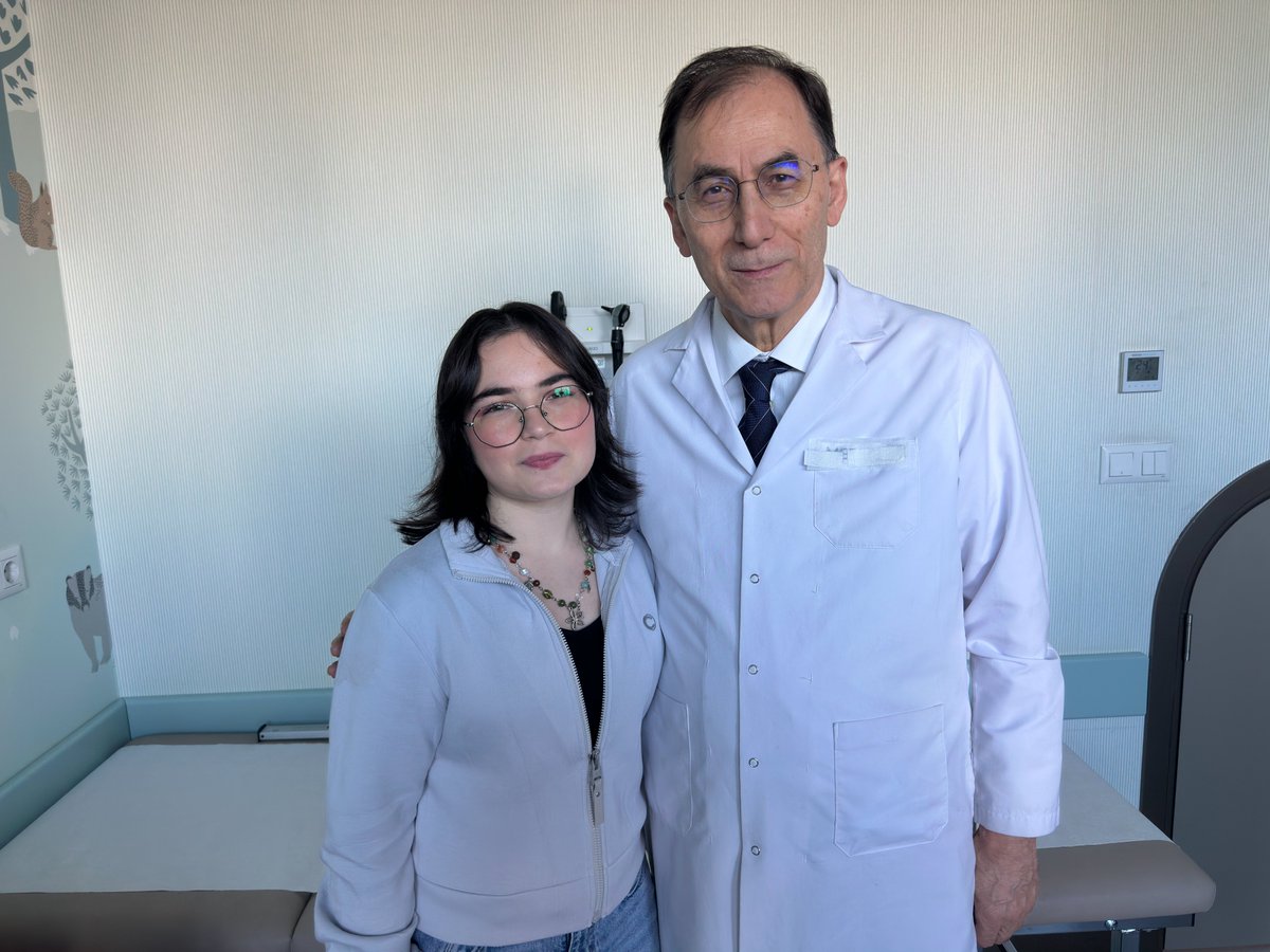 Lenf kanserini yendikten sonra tıp fakültesini kazanan 19 yaşındaki Melis Çelenk, kendisini iyileştiren ve ilhamı olan doktorla yeniden bir araya geldi.