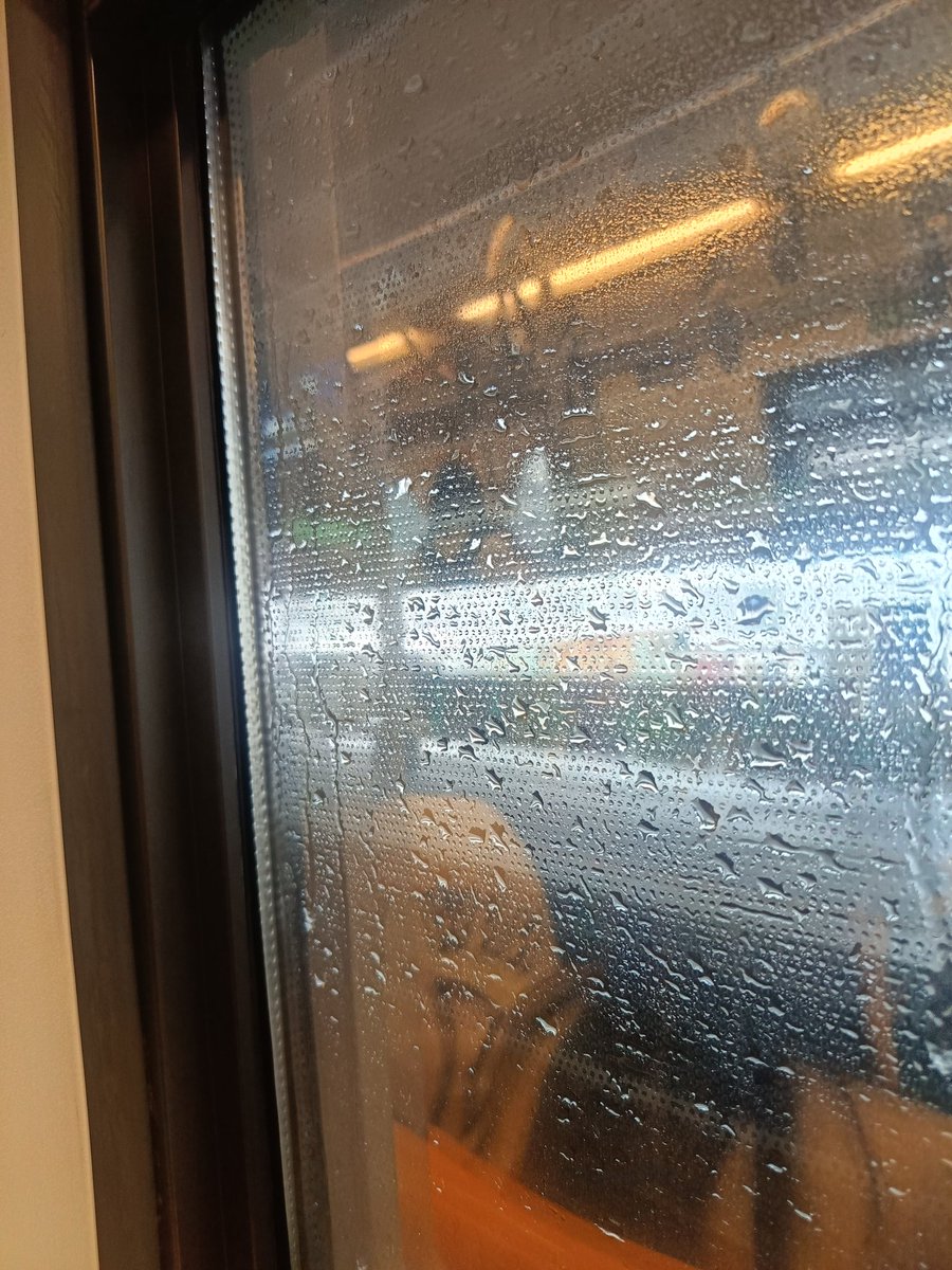 nexmclum's tweet photo. ร้อนๆมาตั้งหลายวัน วันนี้ฝนตกเฉย #บางนา #แบริ่ง #หาเพื่อนคุย https://t.co/lkAKCjKzFO