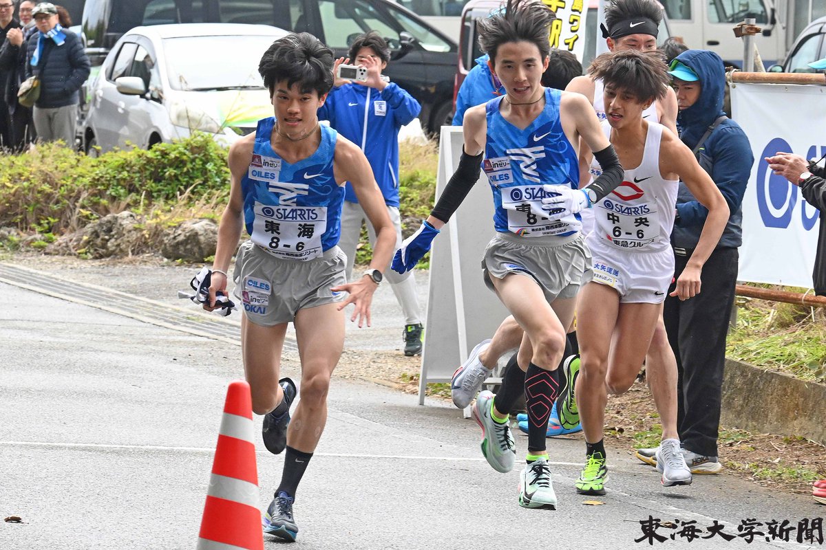 TokaiNewsPress's tweet photo. 駅伝チームが、「宮古島大学駅伝 ワイド―・ズミ2026」で総合９位になりました。当日は強風が吹き、時折雨も降る中、１、２年生６選手が出場。３区の中野純平選手がアップダウンの激しい難コースで区間３位に入る好走を見せるなど、下級生が来年度以降の戦いに向けて貴重な経験を積みました。 https://t.co/0OdPM2TzSo
