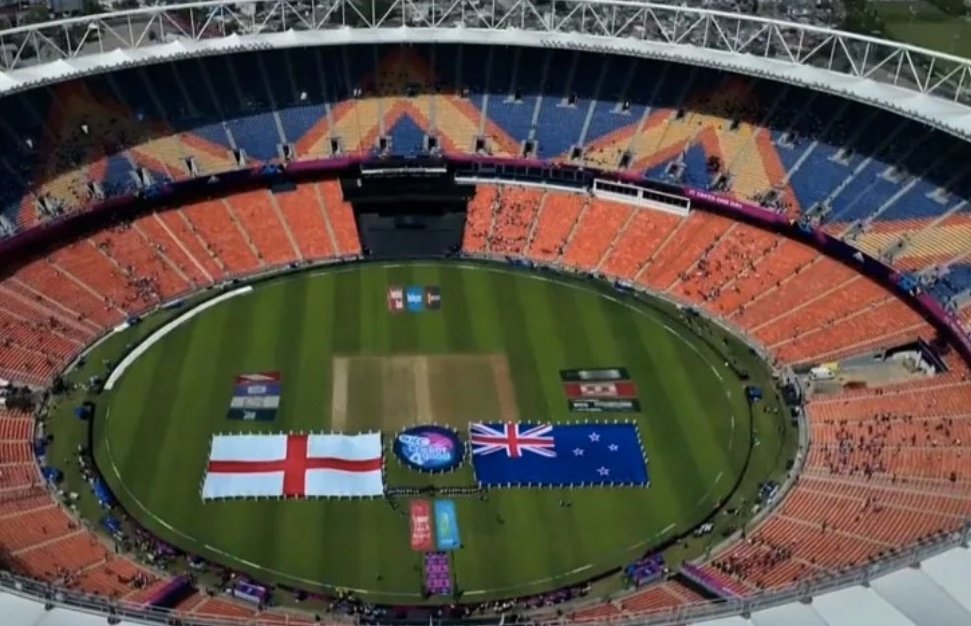 Itz_Bl3ze's tweet image. Ahmedabad in                      Chepauk in 
Non India match                    Non India match