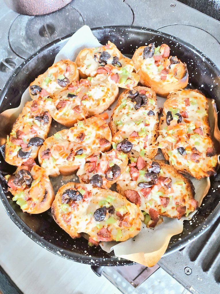 Bayat ekmekleri değerlendirdik ben yaptum ben yaptum 😋😋☺
#MutluPazarlar