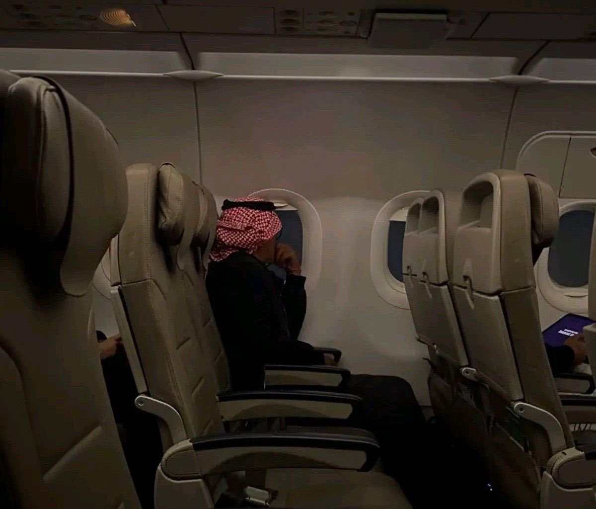 E4444's tweet photo. البشر لا يميلون لحسن الظن لأن سوء الظن دائمًا يحمل لهم قصصًا مثيرة https://t.co/OvUEdT6lmC
