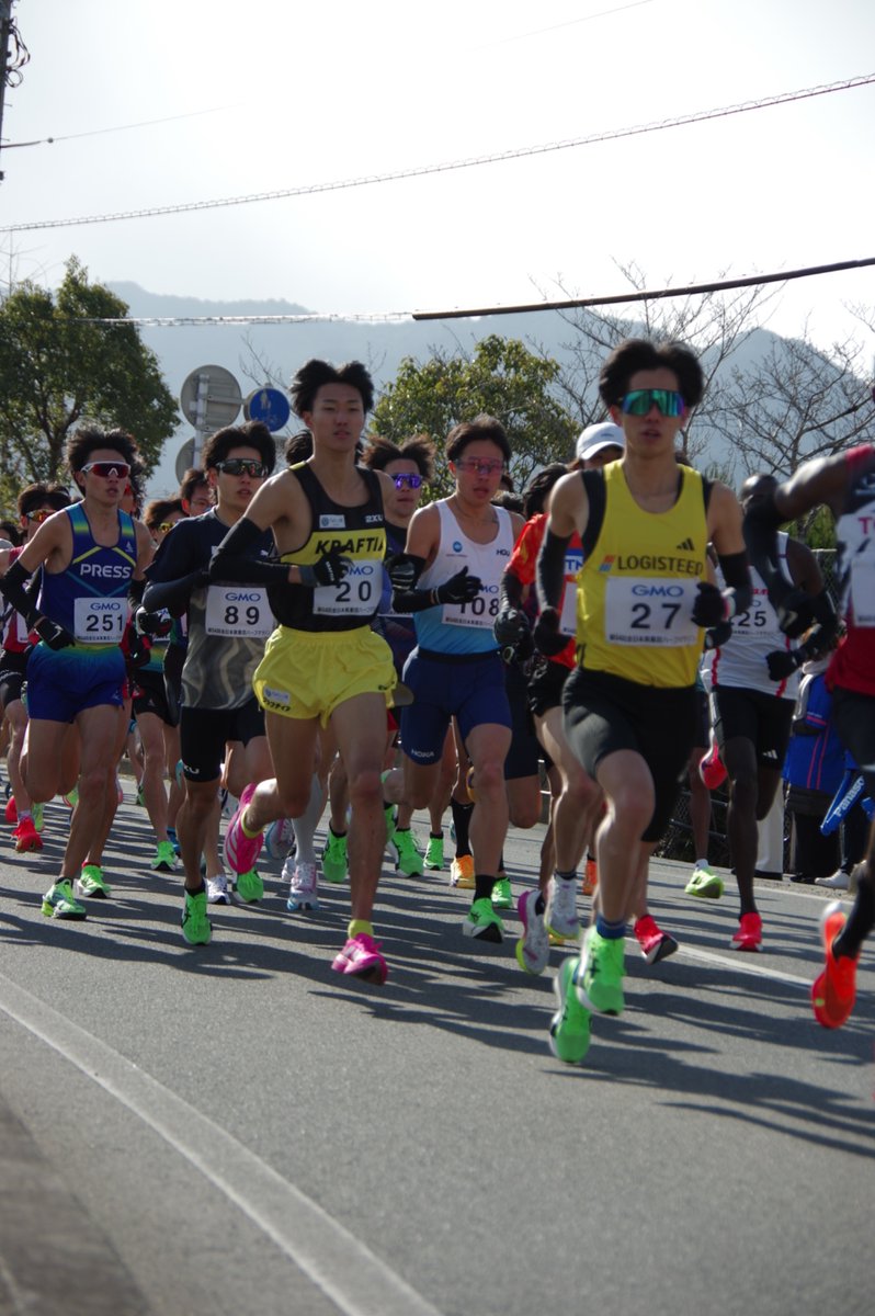 HNsk4223's tweet photo. 2026.02.08  #全日本実業団ハーフマラソン 一般男子ハーフマラソン
.
スタートしてしばらくは集団すぎて難しい…💦
.
#全実ハーフ https://t.co/8ddIYo5Ydq