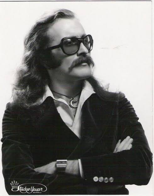 Anadolu rock müziğinin önemli sanatçılarından biri olarak Anadolu rock müziğinde kendine önemli bir yer edinen, politik duruşunu da anlatan şarkılar söyleyen ve ülke özlemi çeken ve şarkılarını çok severek dinlediğimiz; değerli sanatçı Cem Karaca'yı saygıyla anarım.
#CemKaraca