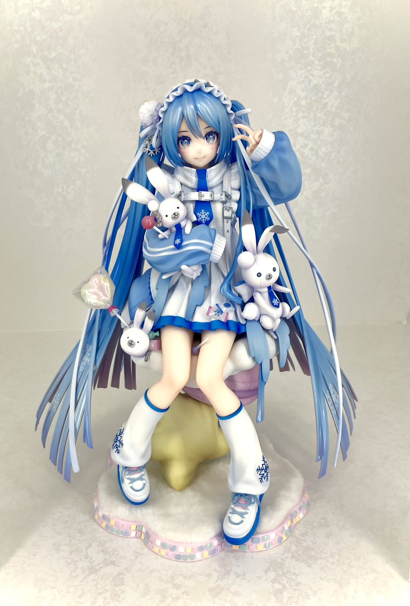 初音ミク ,ラビット・ユキネ ,雪ミク 「この雪ミクむっちゃ可愛い」|東風谷しんの＠次は平日の秋雲オンリーのイラスト