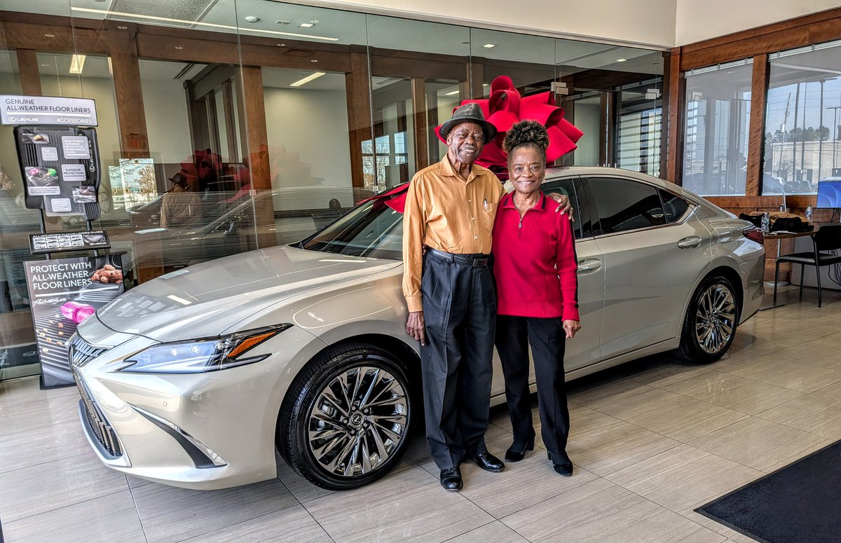 deweylexus's tweet photo. Happy Friday!
Dr Mc loves the ES 350! This is his 3rd &amp; this time he chose our Ultra Lux Pkg. Doc, thank you for your trust! Enjoy! Want to check out what Lexus, Cadillac or Acura has to offer? Call me 803.640.7952 #Lexus #ES350 #experienceamazing #driveitlikeyoustoleit #weekend https://t.co/qFAGLlRcCF