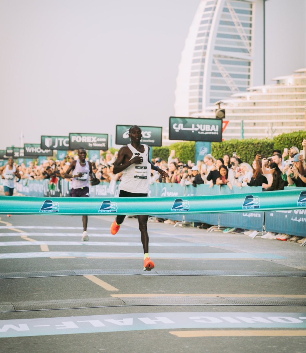 iamcheropmark's tweet image. Joshua Cheptegei 🇺🇬 claims victory at the 2026 Burj2Burj Half Marathon, edging out a fiercely competitive field in a thrilling finish. Nicholas Kipkorir 🇰🇪 followed closely in second as the top athletes pushed each other to exceptional times.

Top 5 Results

1. Joshua Cheptegei
