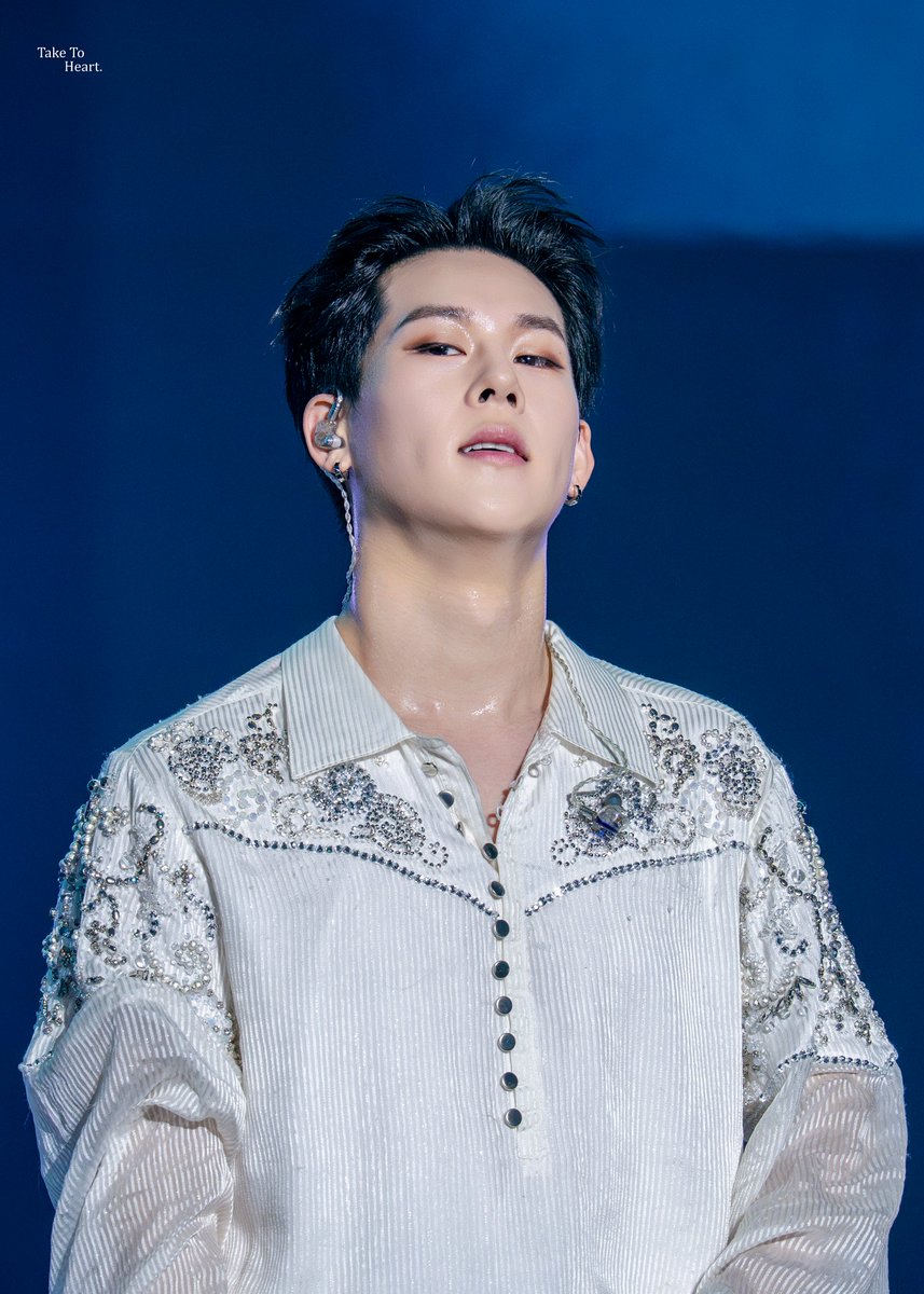 목 두꺼운 남자콤..