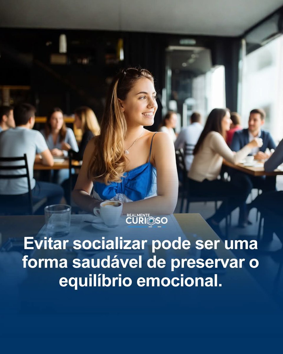 A psicologia reconhece que muitas pessoas reduzem o convívio social como uma escolha consciente de preservação emocional, e não por rejeição às pessoas em si.

Indivíduos com perfil mais introspectivo ou sensíveis ao ambiente social tendem a se desgastar com interações marcadas