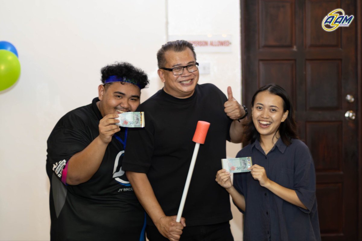 AZAMSarawak's tweet image. Are you waiting for us? 👀

Here you go😄 Here’s a throwback to our Night Session at AYS Capacity Building 2026 — BBQ night, talent night, good food, great vibes, and even better memories 🔥🍗🎤✨

#AZAMSarawak #MovementforProgress #DigitalForImpact #AYSCapacityBuilding2026