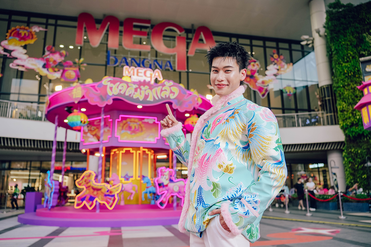 #ออฟโรดกันตภณ จินดาทวีผล ชวนรับพลังมงคลตรุษจีนปีม้า ที่เมกาบางนา กับแคมเปญ “MEGA CHINESE NEW YEAR 2026 โชคดีม้าแล้ว” ตะลุยเช็คอินแลนด์มาร์กอาร์ตร่วมสมัย และสนุกกับกิจกรรมเสริมความปัง
ตั้งแต่ 1 – 28 ก.พ. 69

ศูนย์การค้าเมกาบางนา แหล่งช้อปปิ้งที่ใหญ่ที่สุดแห่งกรุงเทพฯ ฝั่งตะวันออก