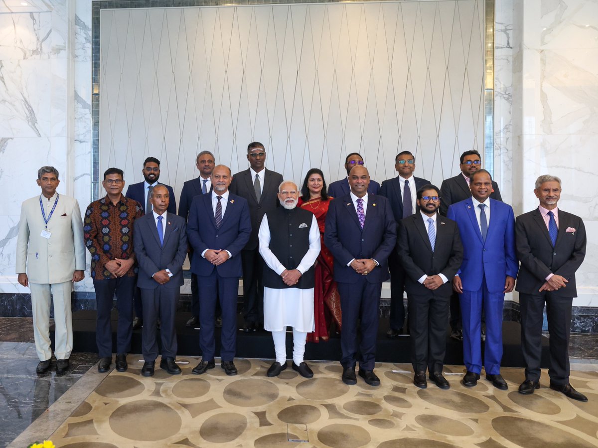narendramodi's tweet photo. Mengadakan pertemuan yang amat bermakna dengan para pemimpin PIO, termasuk Menteri dan Senator. Hubungan emosi mereka yang mendalam dengan India jelas terserlah. Pencapaian mereka dalam sektor awam merupakan satu kebanggaan besar bagi semua. https://t.co/N3jtSiM4mV