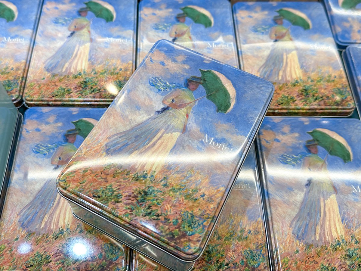 InternetMuseum's tweet image. 【グッズ紹介】
オルセー美術館の名品が来日した、待望の「モネ没後100年　クロード・モネ －風景への問いかけ」がアーティゾン美術館で開催中。
特設ショップでおすすめ、アクスタや紅茶、トートバッグやマスキングテープをご紹介！
museum.or.jp/report/122902
#モネ展風景への問いかけ