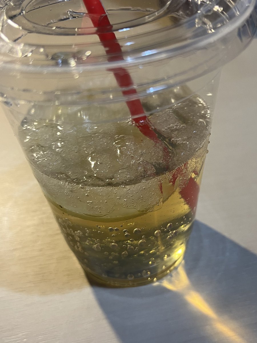 kmtnsyk's tweet image. お昼の回ありがとうございました！

コラボドリンクもいただいています🍋
会場にお越しいただく皆様も収録のお供？に是非！

夜の回もよろしくお願いします🙇‍♂️