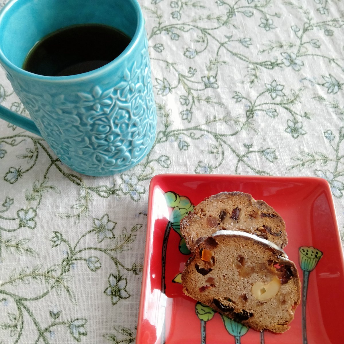 今日のおやつ
シュトーレンとタイのコーヒー
 #テレッテレー