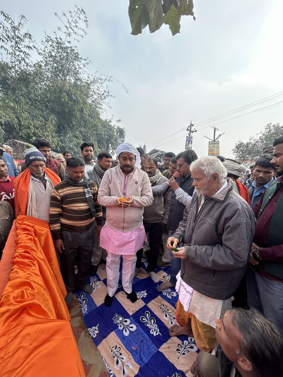 आज अपने विधानसभा क्षेत्र पडरौना अंतर्गत ग्राम सभा घूर छपरा, नौका टोला संपर्क मार्ग–2 (की.मी. रोड) का ₹159.04 लाख की लागत से बनने वाली सड़क का विधिवत शिलान्यास किया।

जनहित के कार्य ही सच्ची राजनीति की पहचान होते हैं।