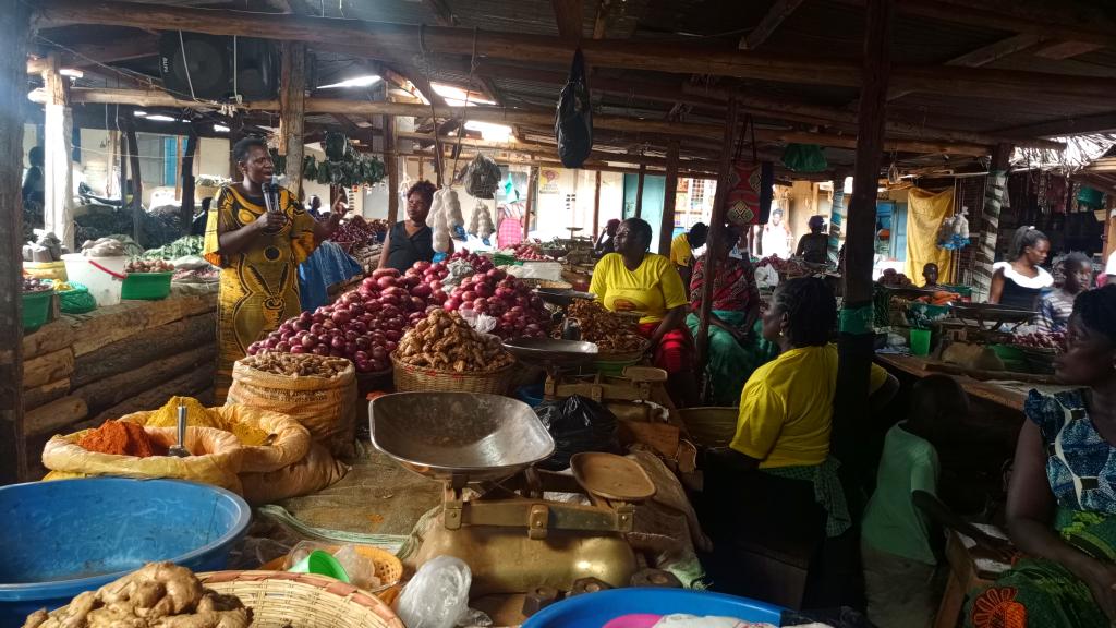 GifterAber's tweet image. I paid a thanksgiving visit to Cereleno Market, where the vendors received me with warmth and affection. 
Their gesture of support was deeply touching &amp;amp; I am truly thankful for their support and for the honor of serving as Mayor of Laroo-Pece Division.

#WardByWard #Thanksgiving