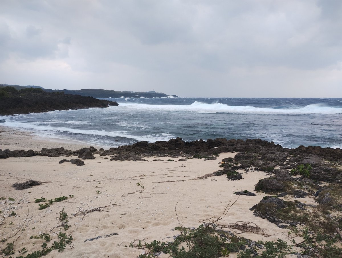風に吹かれまくって疲れ、夕日も望めなさそうなのでまだ早いけど空港に戻ってきた

晴れてればいくらでも海を眺められそうやけど