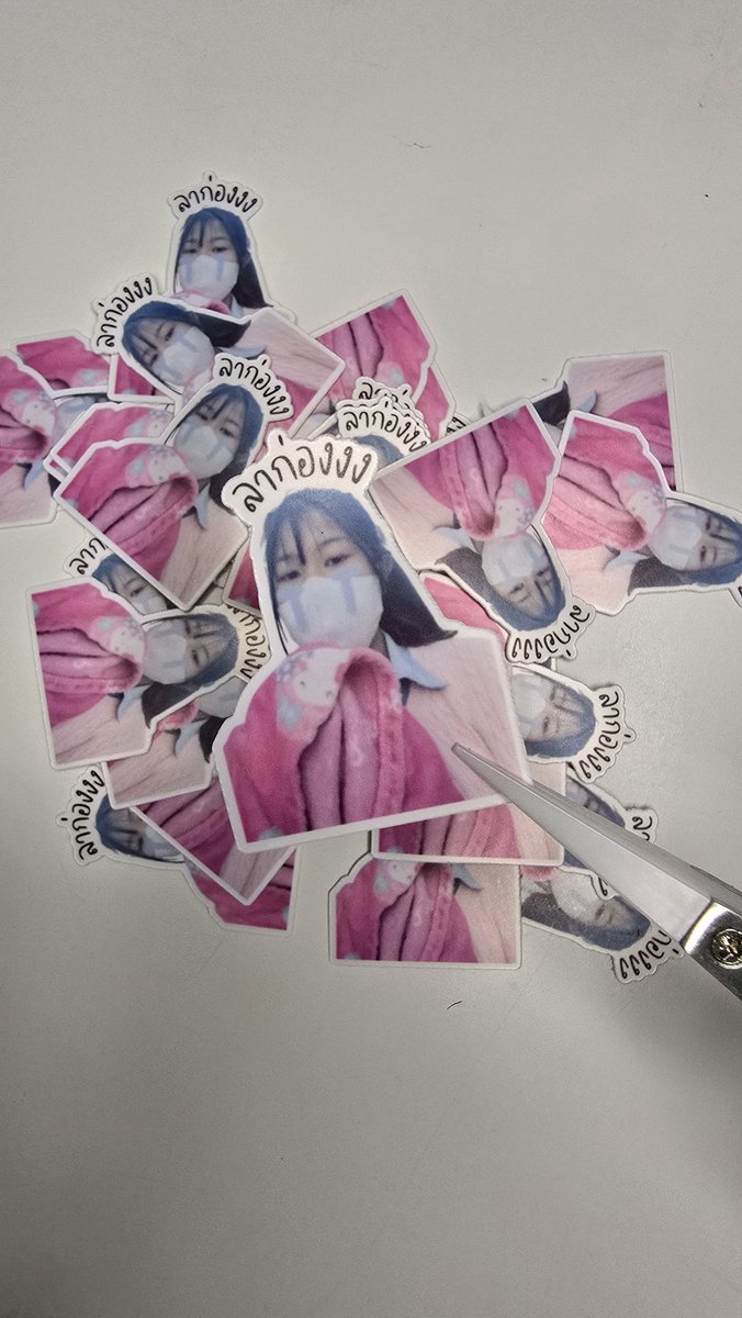 ✨️ งานของลูกค้า 🎀
- น้องสติ๊กเกอร์ 4 cm เคลือบด้าน(ฟรี)
   🔸️จำนวน: 30 ชิ้น
   🔸️คละได้ 2 ลาย
   🔹️ราคา 40 บาท (A4 )

#สติ๊กเกอร์ไดคัท #รับผลิตของแจก #รับผลิตgiveaway  #Amkraft #ของแจกปัจฉิม