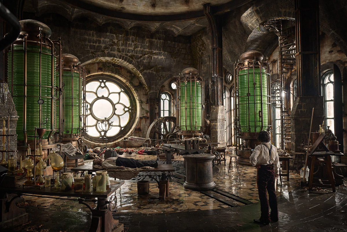 marsupialqueen's tweet image. frankenstein (2025) has some of the most beautiful set design i’ve ever seen in a film