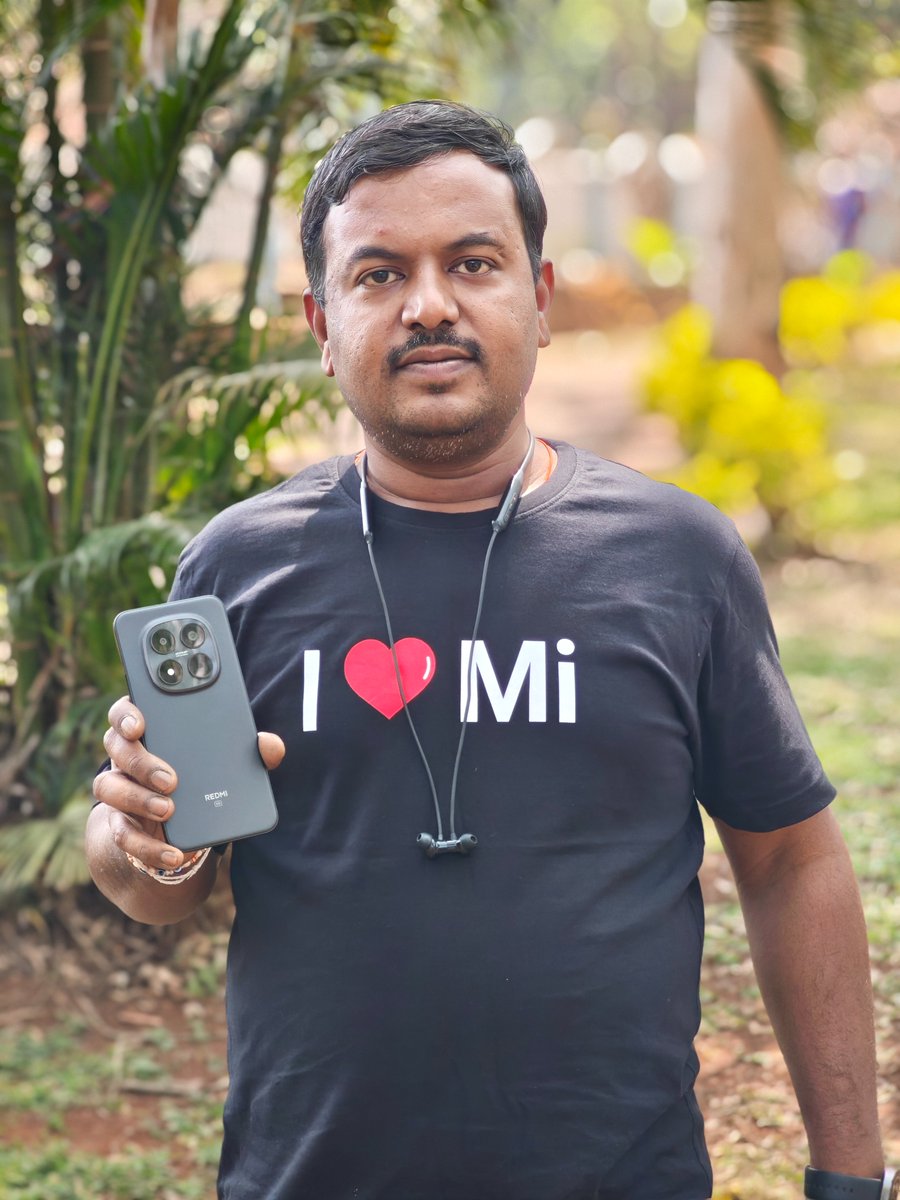 sagarlangoti's tweet image. Carbon Black looks powerful and classy 🔥 Tried the #REDMINote15ProSeries at the fan meet and the camera performance really stands out.
@atytse @anuj @sandeep9sarma @Ritij @pixelwithme @ImtiyaxRk @XFCBelagavi @RedmiIndia @XiaomiIndia
#200MasterPixelCamera #SimplyBetter