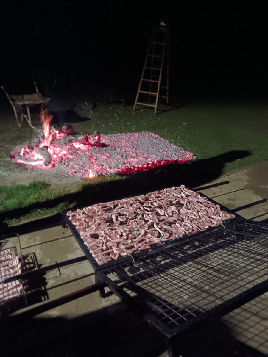 AcoaAke's tweet photo. 🔥 Lurra lozorrotik esnatzen 📍 Bart Agate Deuna, Ormijanako #kontzeju|an

🎶 Anoche en el #concejo de Ormijana despertaron la tierra y disfrutaron de una buena cena de hermandad por Sta. Águeda

#Erriberagoitia Ribera Alta @AnanakoKuadrila #Araba #Alava https://t.co/TkXGzVoIvW