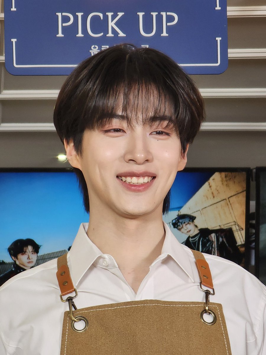 개가 꼬리를 흔들고 있어  ᐡ ᐧ ﻌ ᐧ ᐡ
#시온 #xion #원어스 #oneus