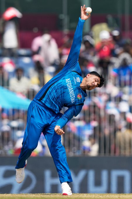 Mujeeb on a roll 🔥 2 wickets in 2 balls, Kiwis under pressure in the chase