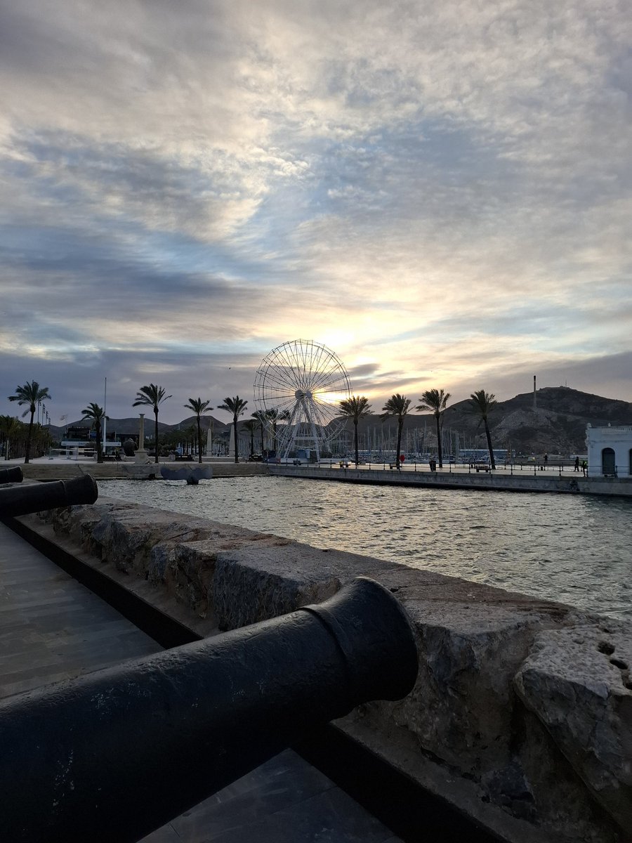 Buenos días Cartaginenses.
Desde el Puerto de Cartagena.