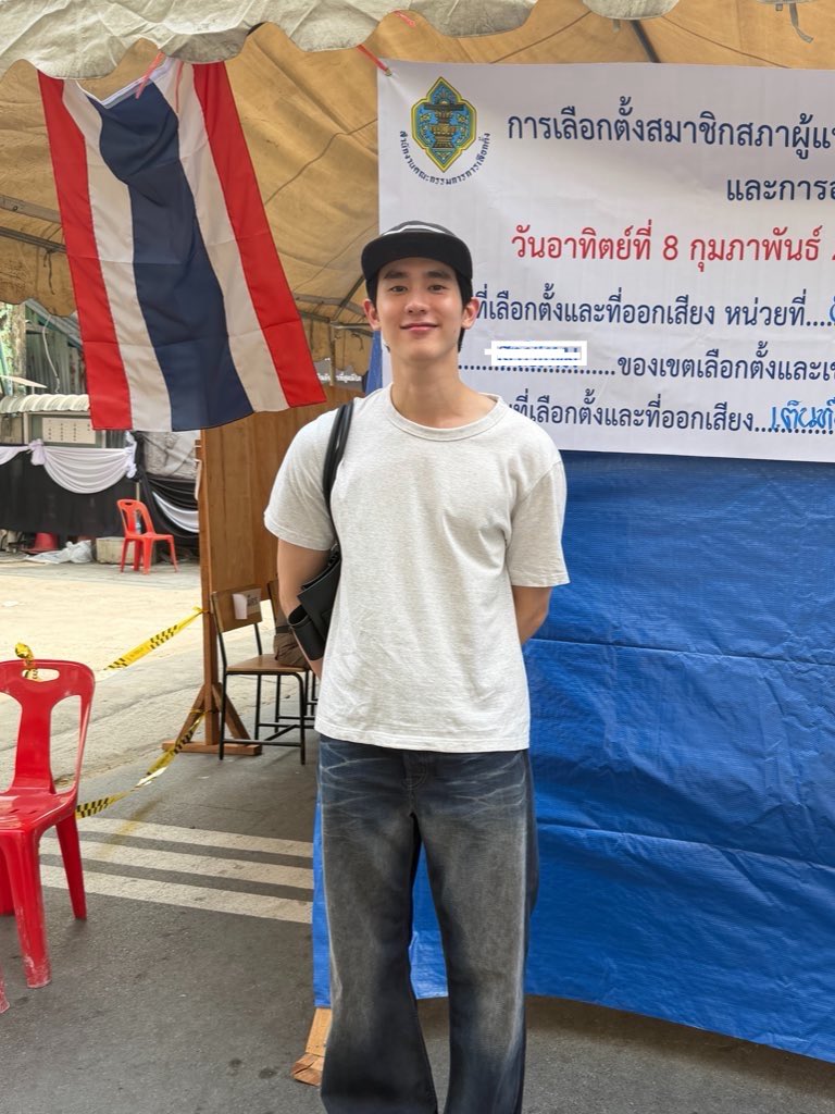 คูหาปิด 5 โมงนะจ๊ะ ยังเหลือเวลาอีกเยอะนะ มาใช้สิทธิของตัวเองกันด้วยน้าา เพื่ออนาคตที่เราเลือกเอง 
ปล. เตรียมบัตรปชช กับ เช็คสถานที่ใช้สิทธิกันด้วยนะ