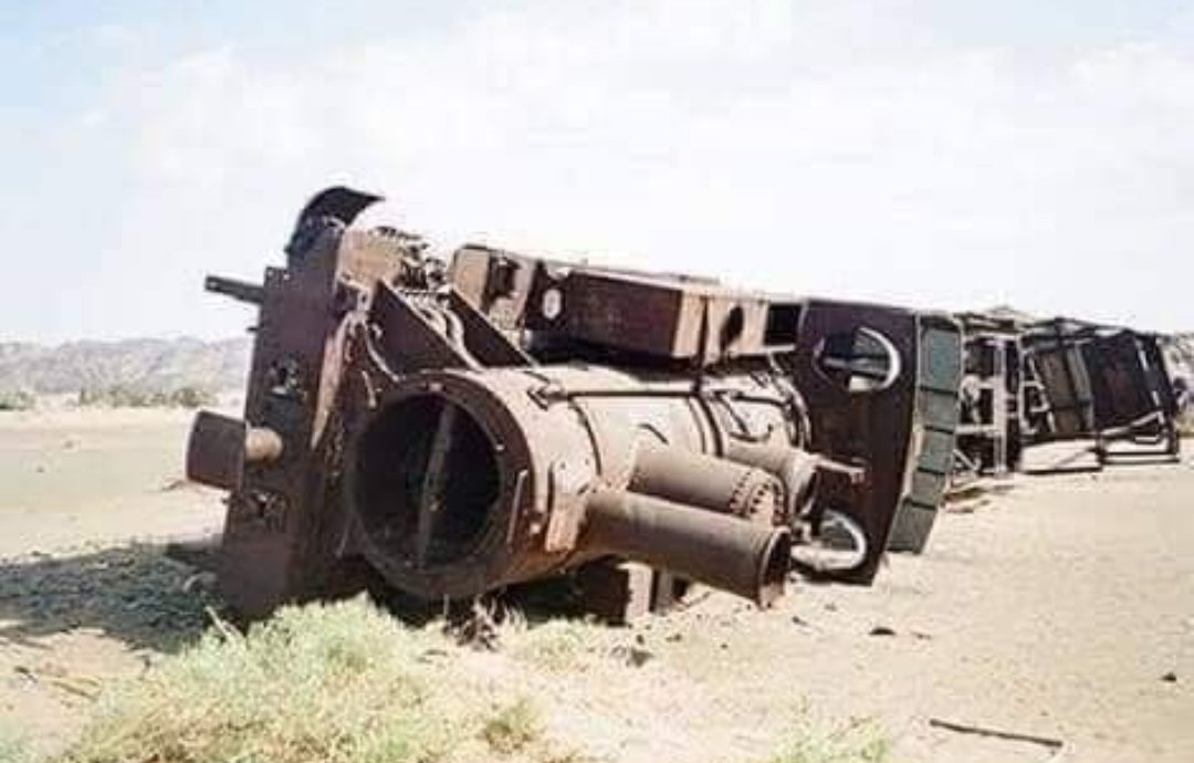 İngiliz kafiriyle göğüs göğüse vuruşan ecdadın iki eli yakanda olsun. 
Haşimicilik namına savunmadığı alçak kalmamış.