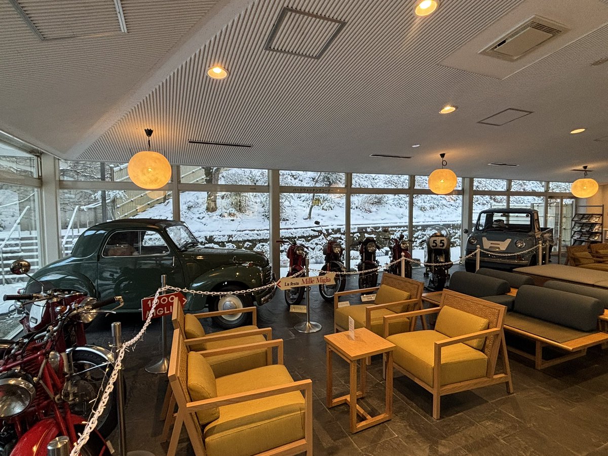 ここの温泉、いっぱい旧車展示しててアツい